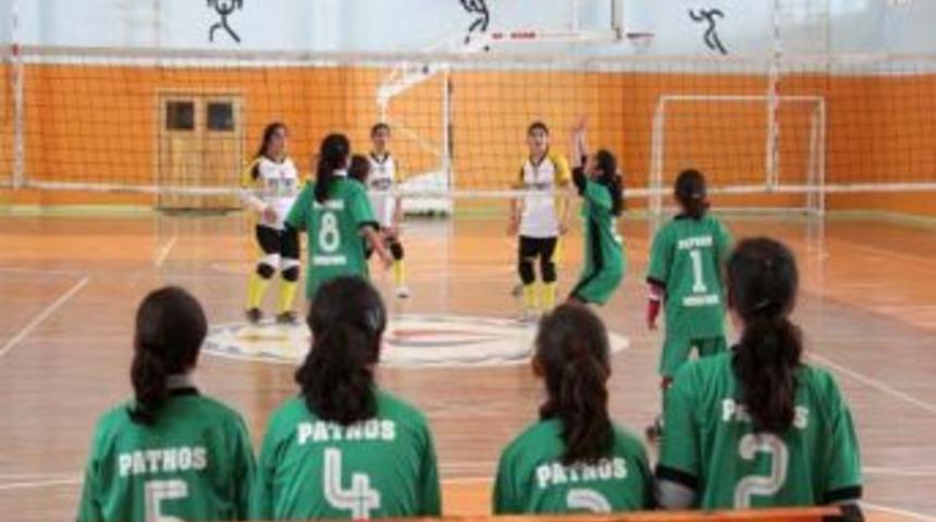K&uuml;&ccedil;&uuml;kler Voleybol Grup M&uuml;sabakaları Ağrı'da Başladı