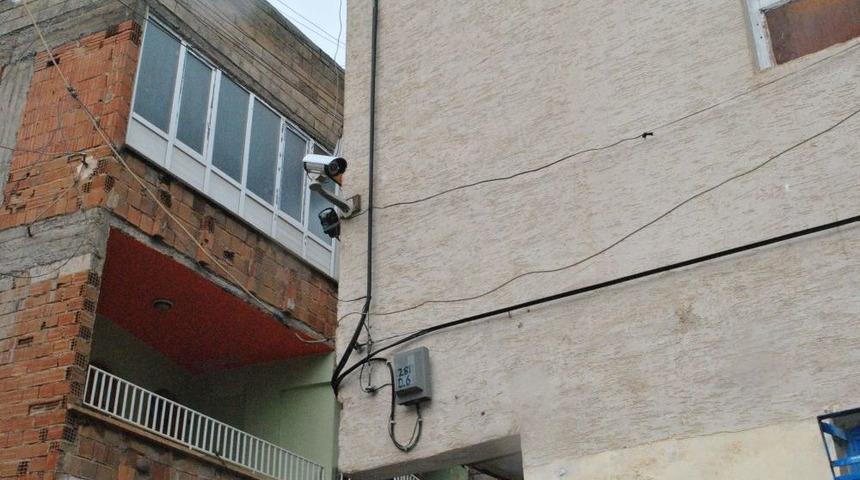 Madde Bağımlıları Ve Hırsızlara Karşı Kamera Ve Pitbullu Koruma