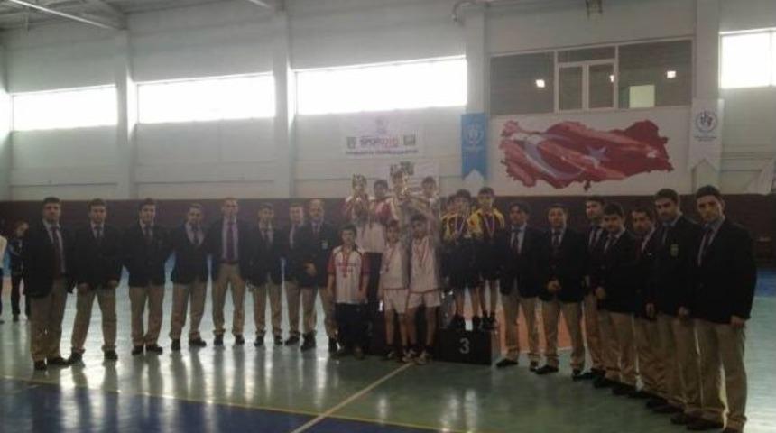 K&uuml;&ccedil;&uuml;k &Ouml;ğrenciler Masa Tenisinde Ter D&ouml;kt&uuml;