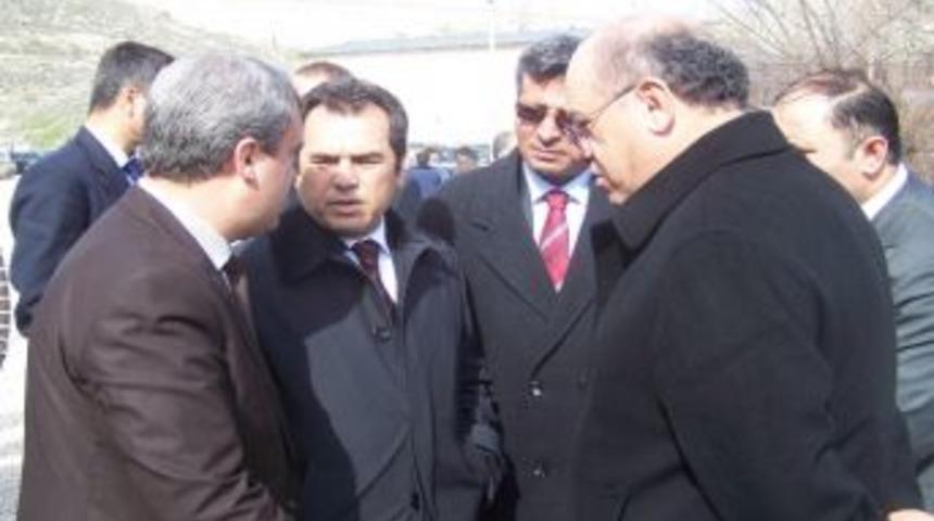 Hayırsever İş Adamı &Ouml;nal, Yeni Okul Yaptırmak İ&ccedil;in Yer Talep Etti