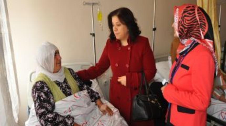Vali Eşi Arzu Aydın, Hastaları Ziyaret Etti