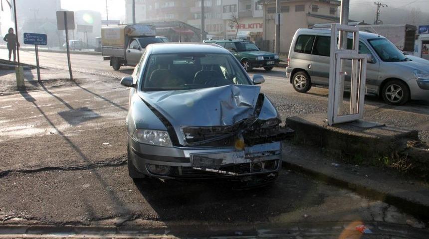 Ereğli&rsquo;de Kaza Ucuz Atlatıldı: 2 Yaralı