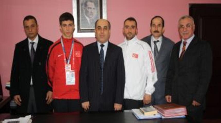 Kaymakam Aktaş' Dan Avrupa &Uuml;&ccedil;&uuml;nc&uuml;s&uuml; Taylan&rsquo; A Yurt S&ouml;z&uuml;