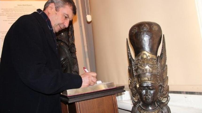 Eski K&uuml;lt&uuml;r Bakanından Butik M&uuml;zelere Tam Not