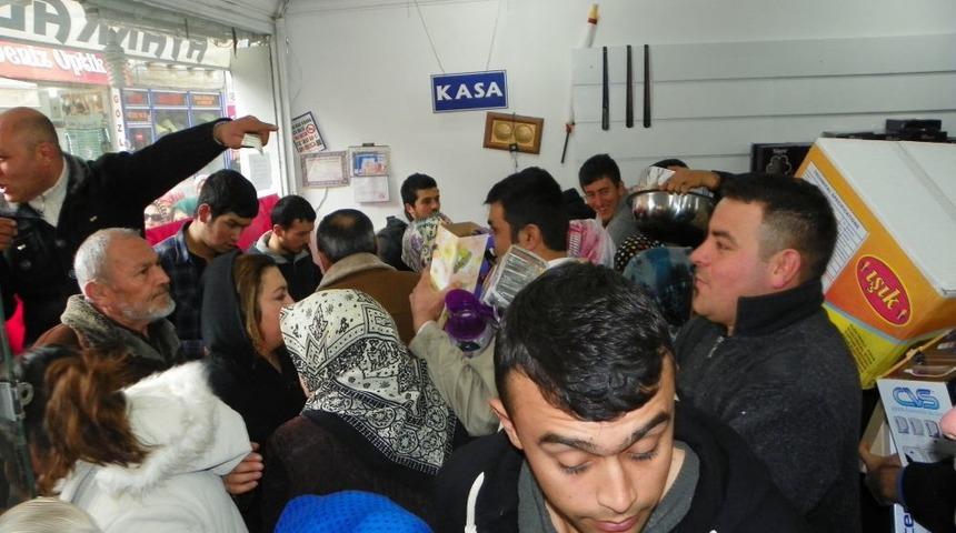 Kırıkkale'de Bir Mağazanın Promosyonu Izdihama Neden Oldu