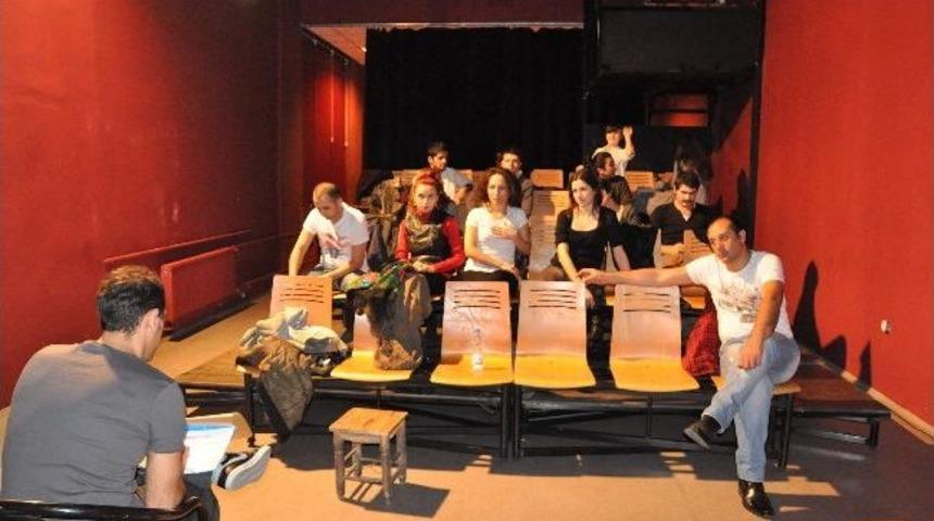 Liselere Akademik Tiyatro Eğitimi
