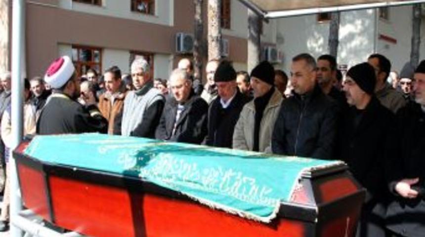 &Ccedil;ığ Altında Hayatını Kaybeden Gen&ccedil; Dağcı, Erzincan&rsquo;da Toprağa Verildi