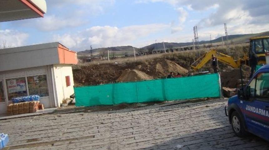 Gizli Depoda 22 Bin Litre Ka&ccedil;ak Akaryakıt Ele Ge&ccedil;irildi