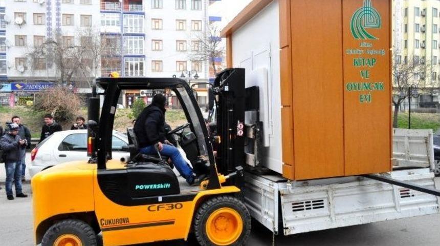 Engelli &Ccedil;ocuklara Y&ouml;nelik Kitap Ve Oyuncak Kumbarası