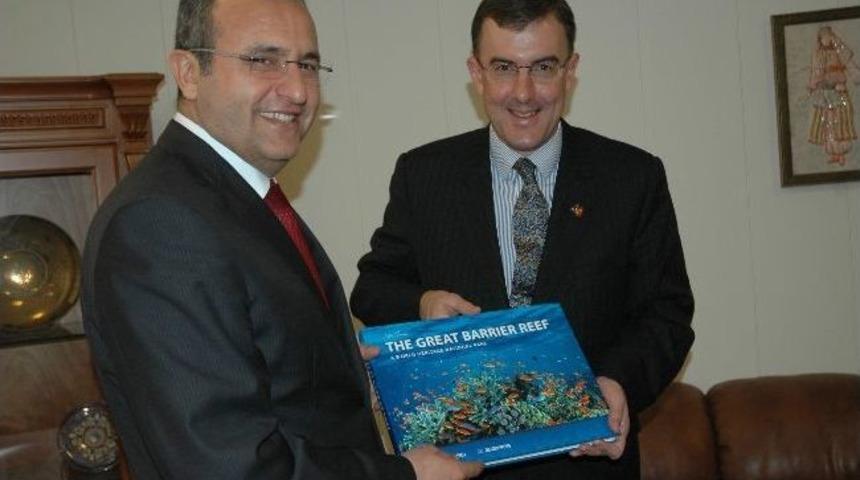 Avustralya B&uuml;y&uuml;kel&ccedil;iliği&rsquo;nden G&ouml;rme Engellilere Destek