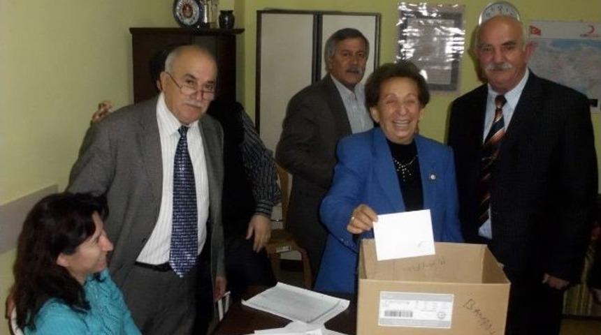 Kızılay Sel&ccedil;uk Şubesi'nde N&ouml;bet Değişimi