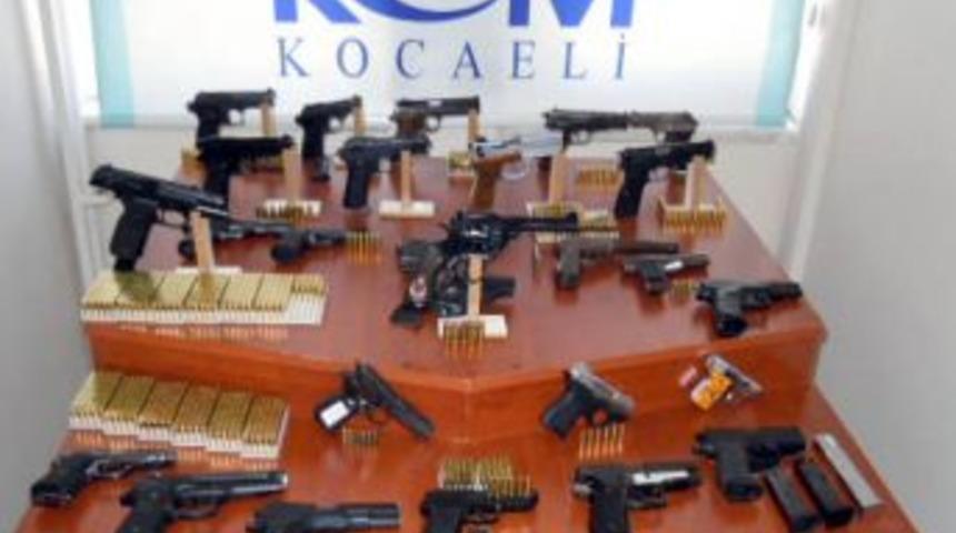 6 Ilde Silah Ka&ccedil;ak&ccedil;ılığı Operasyonu: 55 G&ouml;zaltı