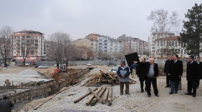 Başkan &Ccedil;akır, Kernek Meydanı D&uuml;zenleme &Ccedil;alışmalarını İnceledi