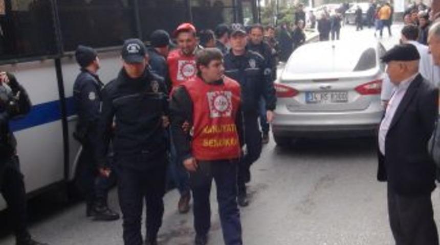 Konsoloslukta Eylem Yapanlar Sağlık Kontrolünden Geçirildi