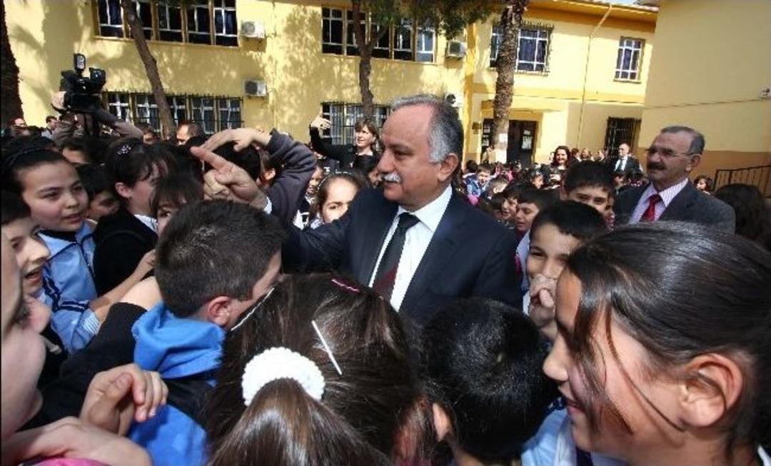 Bayraklı Belediyesi&rsquo;nden Okullara Destek