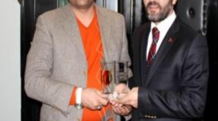 Erzincan Gazeteciler Cemiyetinden Başkan &Ccedil;akır&rsquo;a Teşekk&uuml;r