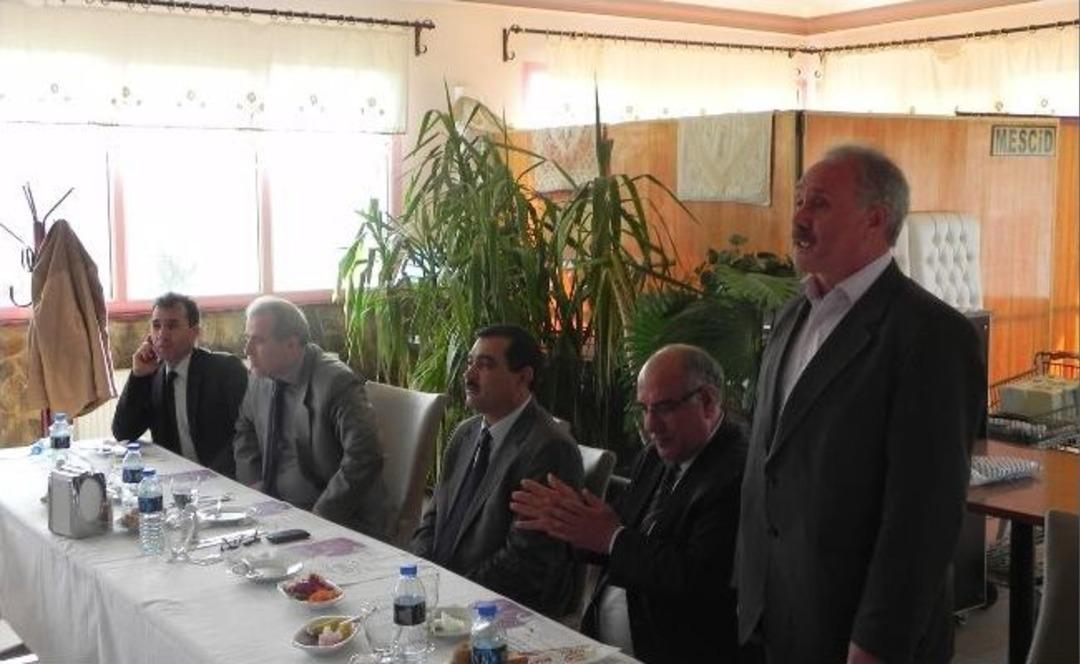 Emekli Olan Milli Eğitim Personeline Veda Yemeği