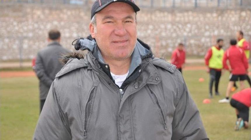 Niğde Belediye Spor Teknik Direkt&ouml;r&uuml; Cengiz Se&ccedil;sev;