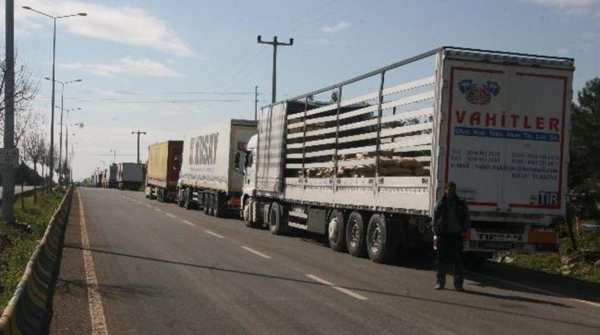 Esad Yıkıyor, Halk Evlerini T&uuml;rk &Ccedil;imentosu İle İnşaa Ediyor