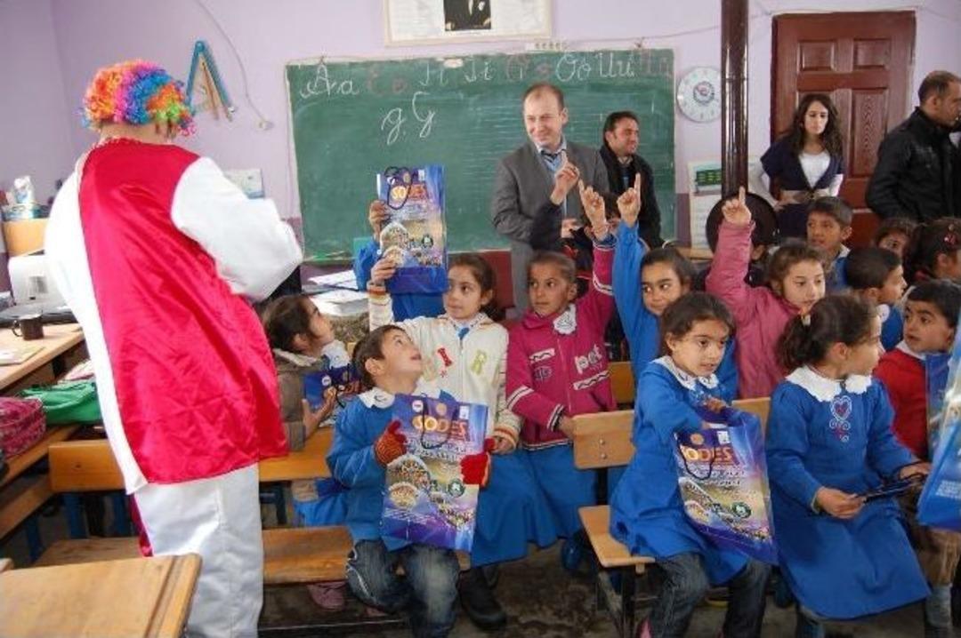 (&ouml;zel Haber) Tiyatro K&ouml;y &Ccedil;ocuklarının Ayağına Gidiyor