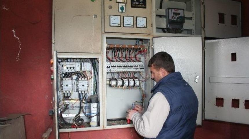 Kablo Hırsızları Beldeyi Susuz Bıraktı