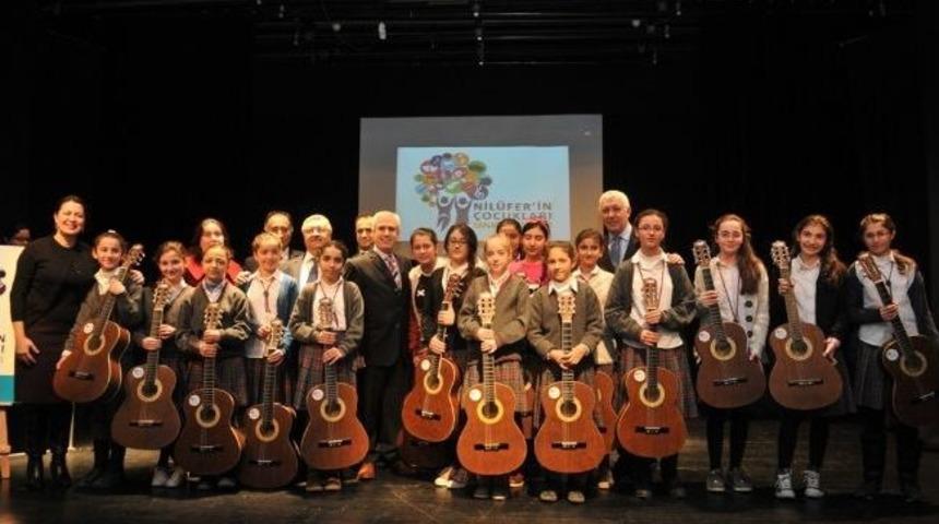 Nil&uuml;fer Belediyesi&rsquo;nden &Ccedil;ocuklara Gitar