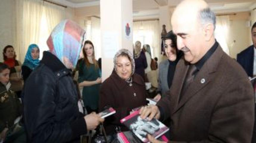 Kayseri&rsquo;de Kadınlar I&ccedil;in Kitap Okuma Seferberliği Başlatıldı