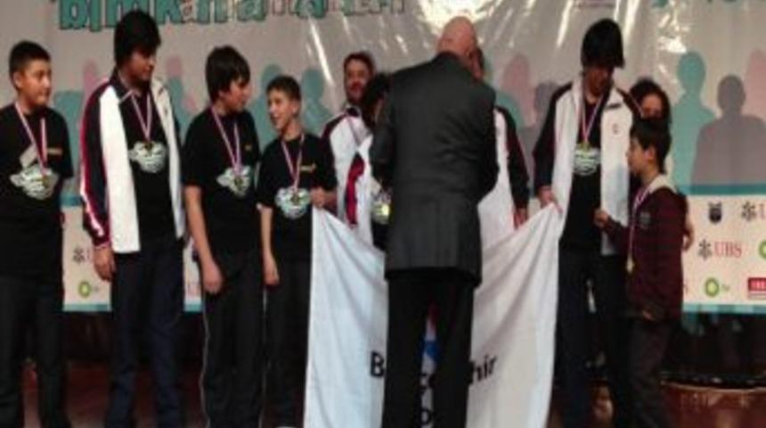 Bah&ccedil;eşehir Koleji Robotik Takım Yarışmasında Birinci Oldu