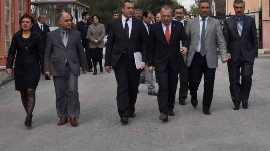 Gaziantep&rsquo;teki &Ouml;ğrenciler Tablet Bilgisayarlarına Kavuştu