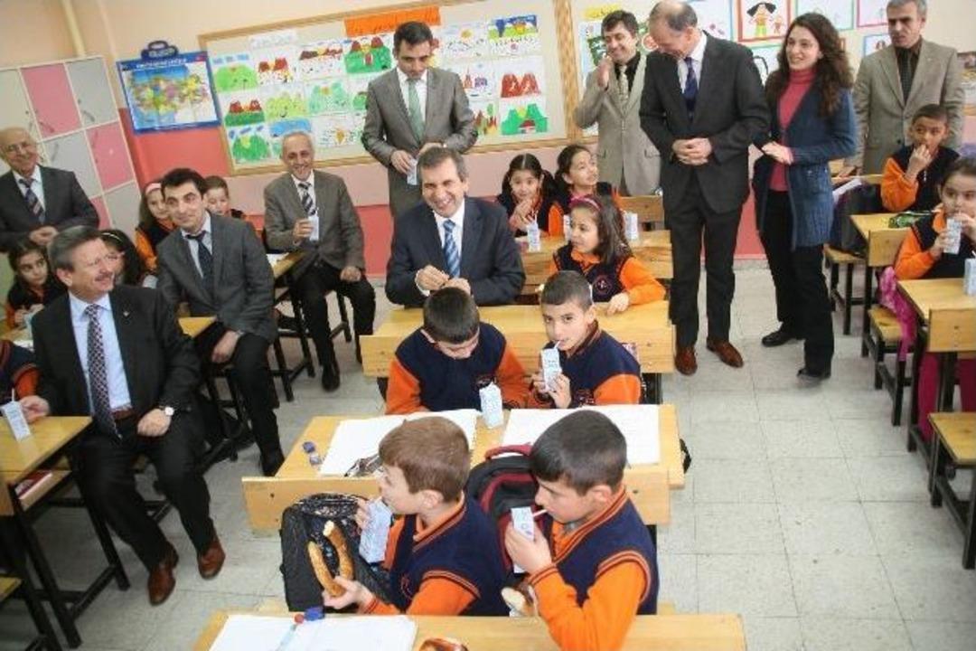 Yozgat&rsquo;ta İlkokullara S&uuml;t Liselere Tablet Dağıtıldı