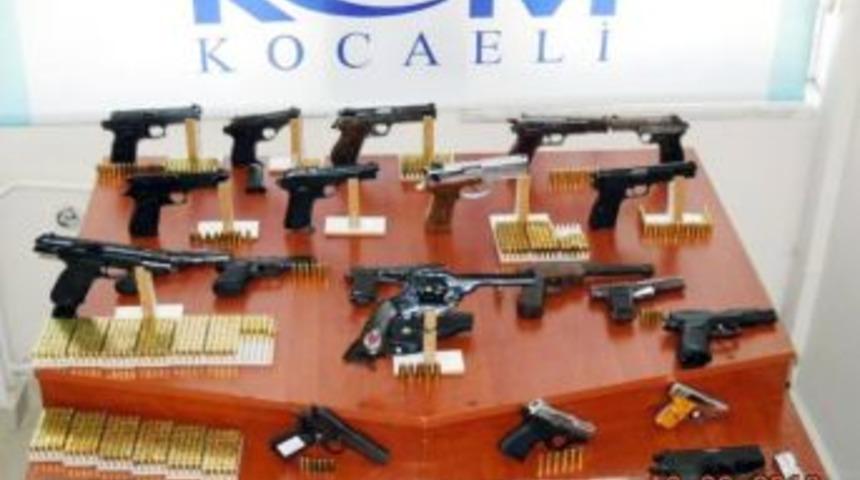 Silah Ka&ccedil;ak&ccedil;ılığı Operasyonunda 55 G&ouml;zaltı