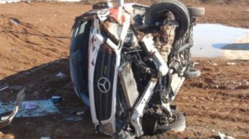 Urfa&rsquo;da ambulans devrildi 2 yaralı