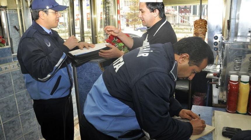 Kırşehir Belediyesi Zabıta Ekipleri Denetimleri S&uuml;rd&uuml;r&uuml;yor