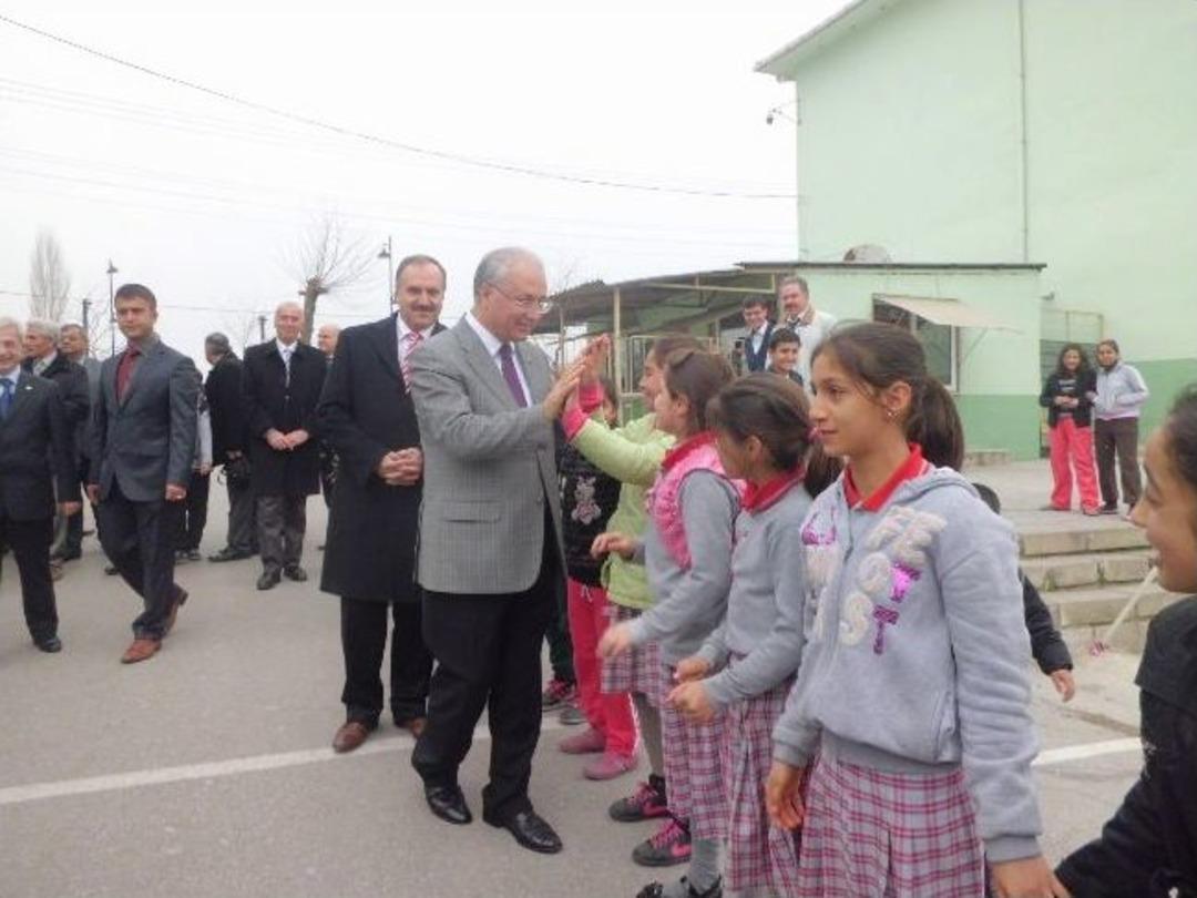 Manisa&rsquo;daki Okullarda S&uuml;t Dağıtımı Başladı