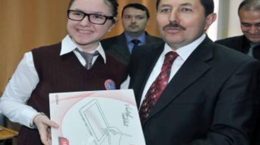 Afyonkarahisar&rsquo;da &Ouml;ğrencilere Tablet Bilgisayar Dağıtımına Başlandı