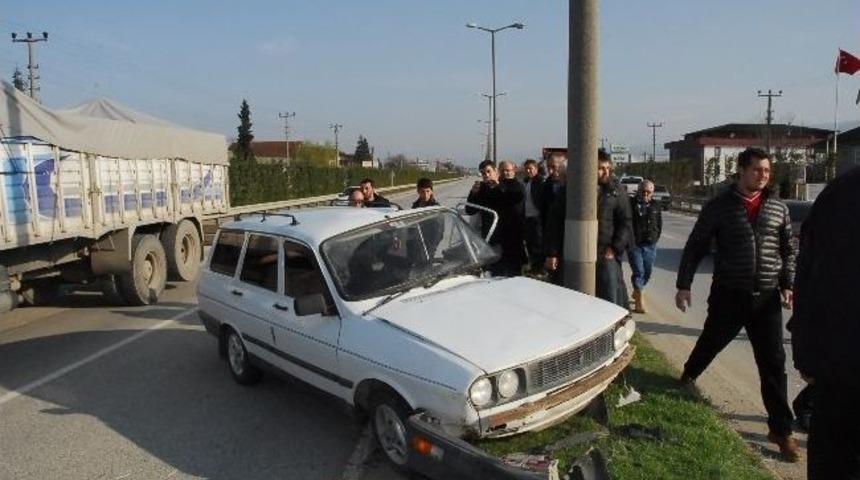 D&uuml;zce'de Trafik Kazası: 2 Yaralı