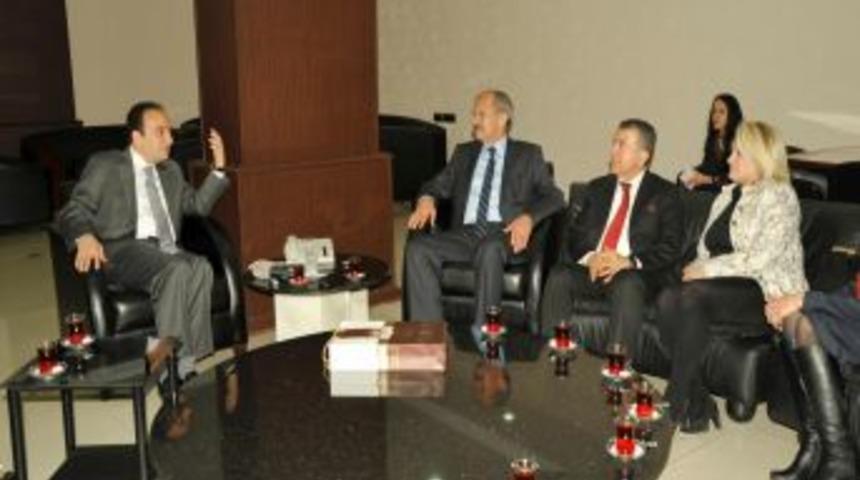 Sinop&rsquo;taki Provokasyonu Kınayan Baydemir: Barış K&ouml;pr&uuml;lerinde Ge&ccedil; Kalınmamalı