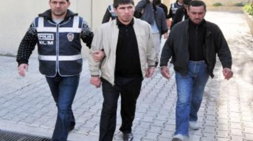 Uyuşturucu Operasyonunda Yakalanan 5 Kişiden 4'&uuml; Tutuklandı