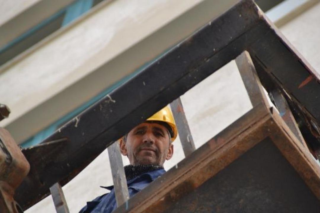 Ekmeğini Y&uuml;kseklerde Kazanıyor