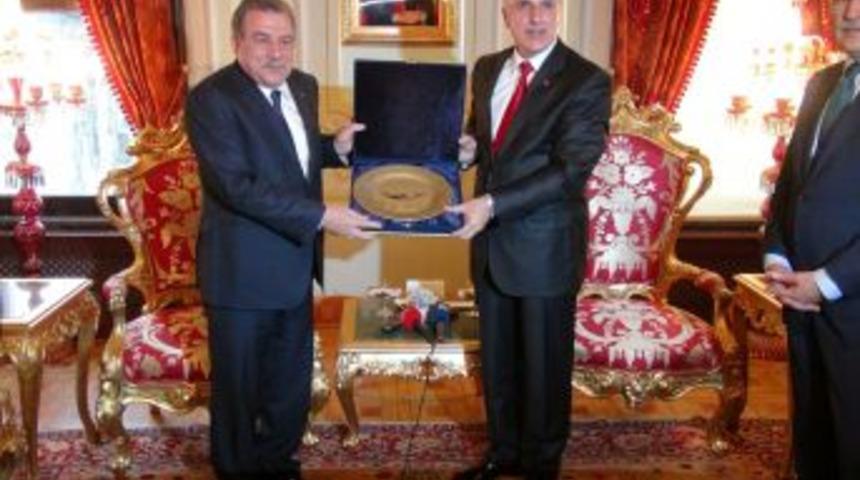 Vali Olarak G&ouml;rev Yaptığı Binaya Bakan Olarak Geldi