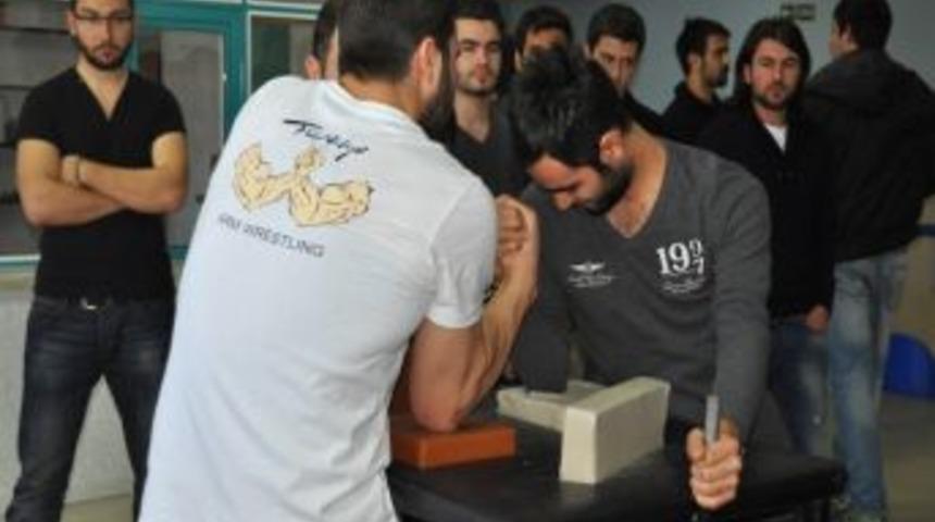 İn&ouml;n&uuml; &Uuml;niversitesi&rsquo;nde Bilek G&uuml;reşi Yarışmaları Yapıldı