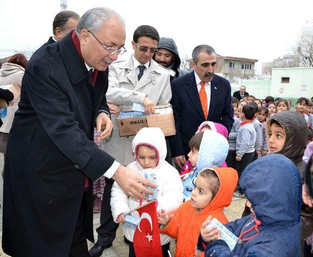 Manisa’da Okul Sütü Dağıtımına Başlandı