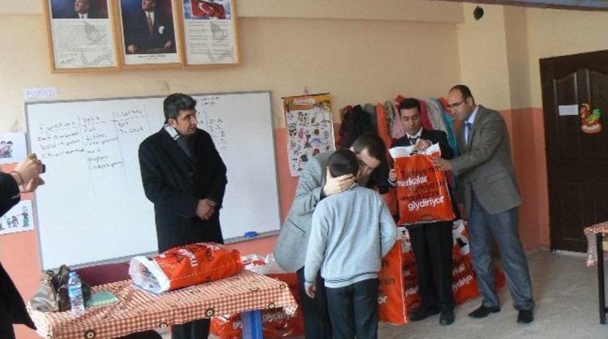 Kulp'lu &Ouml;ğrencilere Giyim Yardımı