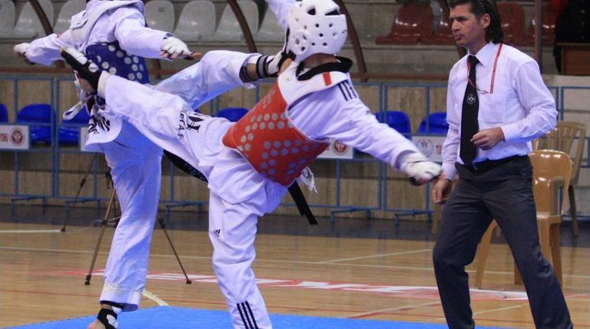 T&uuml;rkiye B&uuml;y&uuml;kler Tekvando Şampiyonası'nda Birinciler İzmir Ve İstanbul'dan &Ccedil;ıktı