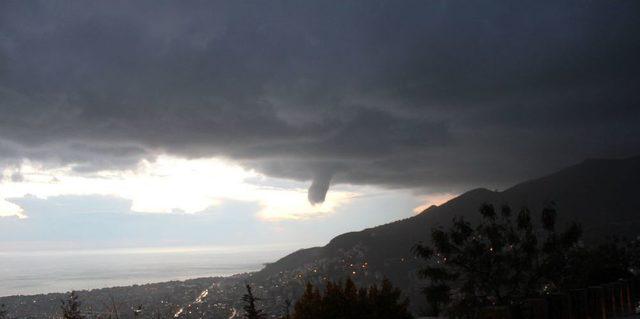 Alanya'da 5 Dakikada 8 Hortum Oluştu