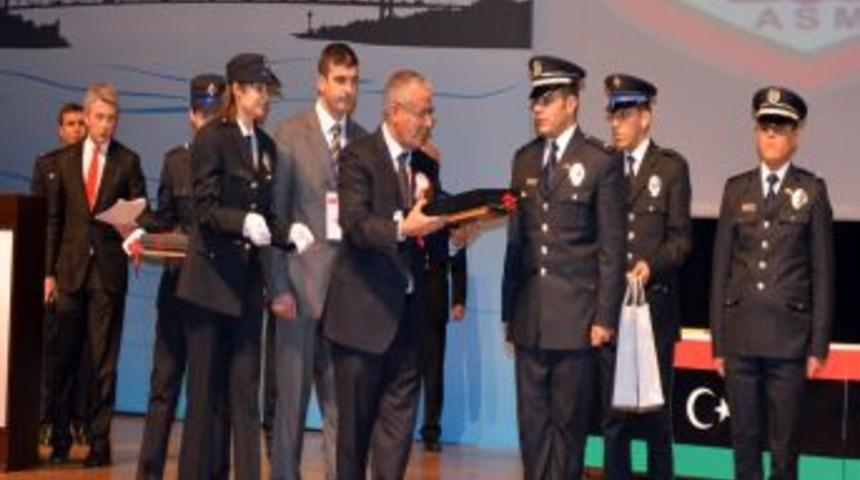 Libyalı Komiserlerin Diploma Sevinci