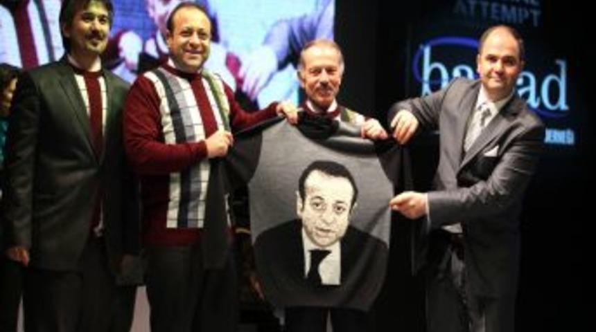 D&uuml;nyanın en b&uuml;y&uuml;k kazağını &uuml;rettiler