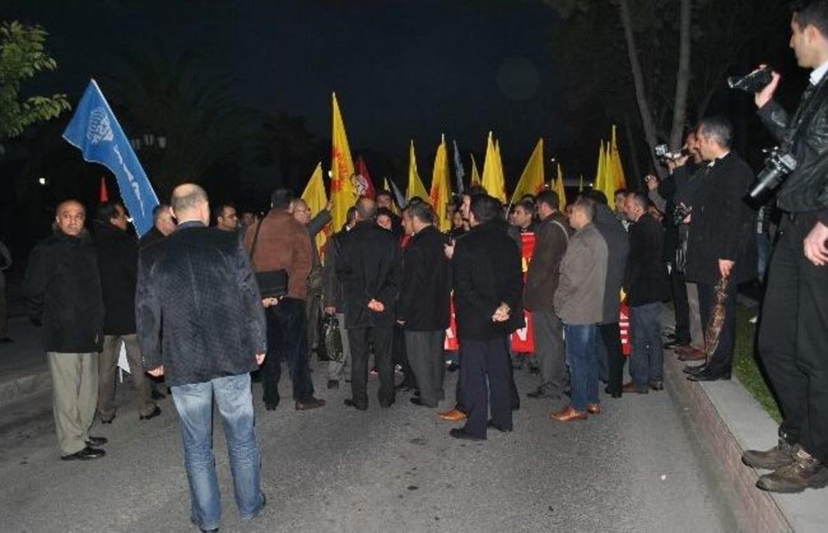 G&ouml;zaltı Eyleminde Pankart Krizi