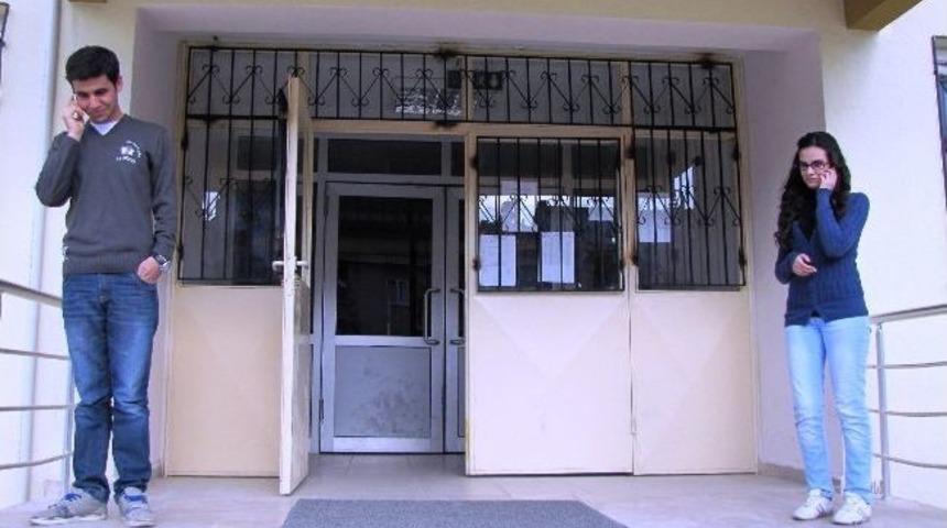 &Ouml;ğrencilerin Y&uuml;zde 94&rsquo;&uuml; Cep Telefonu Kullanıyor