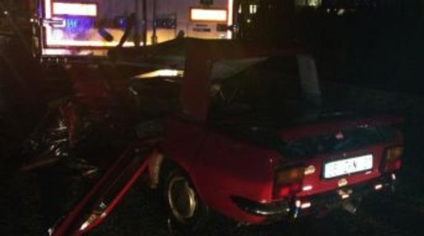 Park Halindeki Tıra Arkadan &Ccedil;arptı: 1 &Ouml;l&uuml;